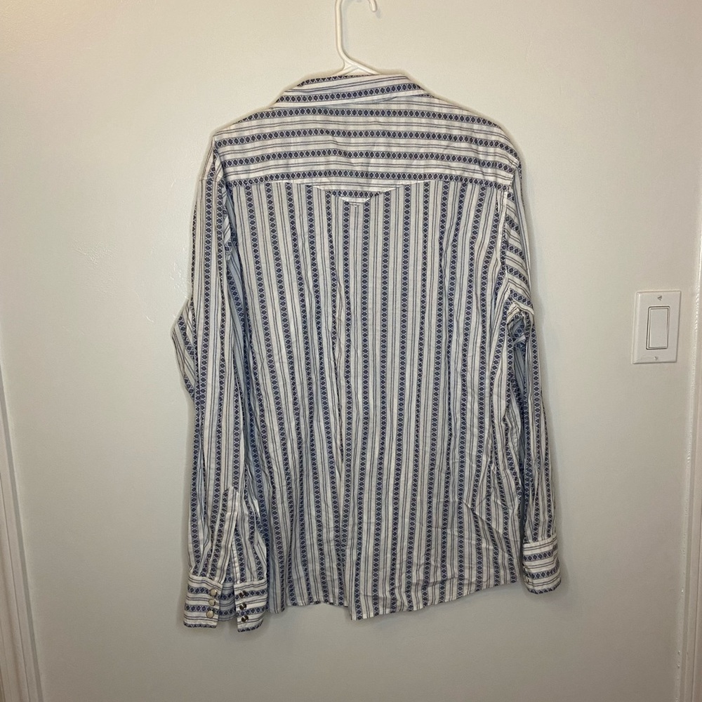 ☘️Lucky Brand Woman’s Button Down Long-Sleeve - Picture 2 of 7
